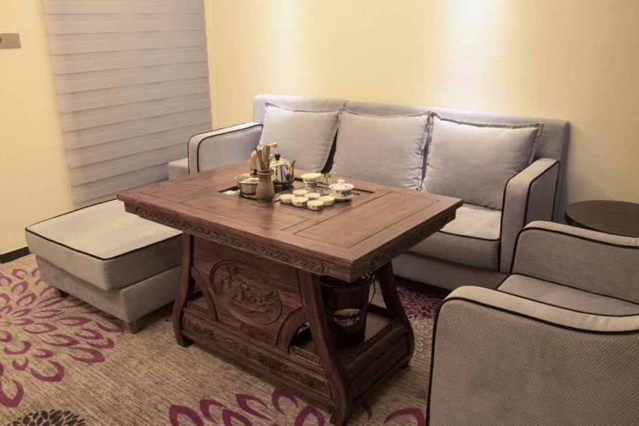 Lavande Hotel Luzhou Jiale Century City Екстер'єр фото