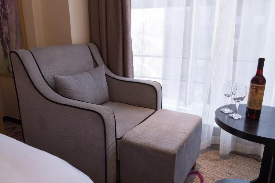 Lavande Hotel Luzhou Jiale Century City Екстер'єр фото