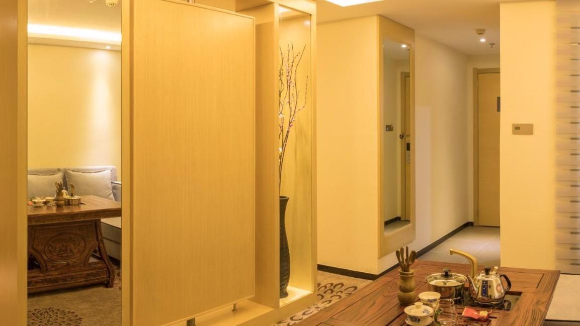 Lavande Hotel Luzhou Jiale Century City Екстер'єр фото
