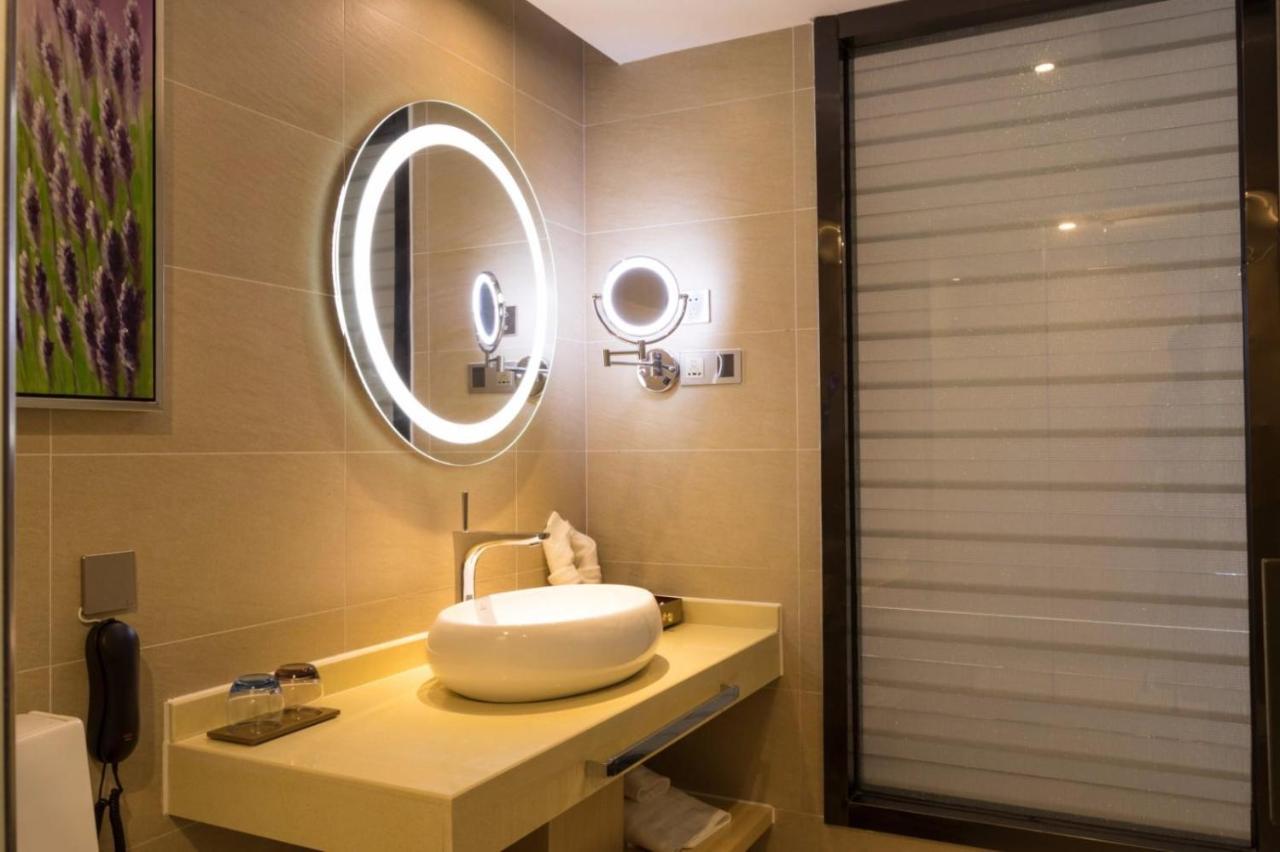 Lavande Hotel Luzhou Jiale Century City Екстер'єр фото