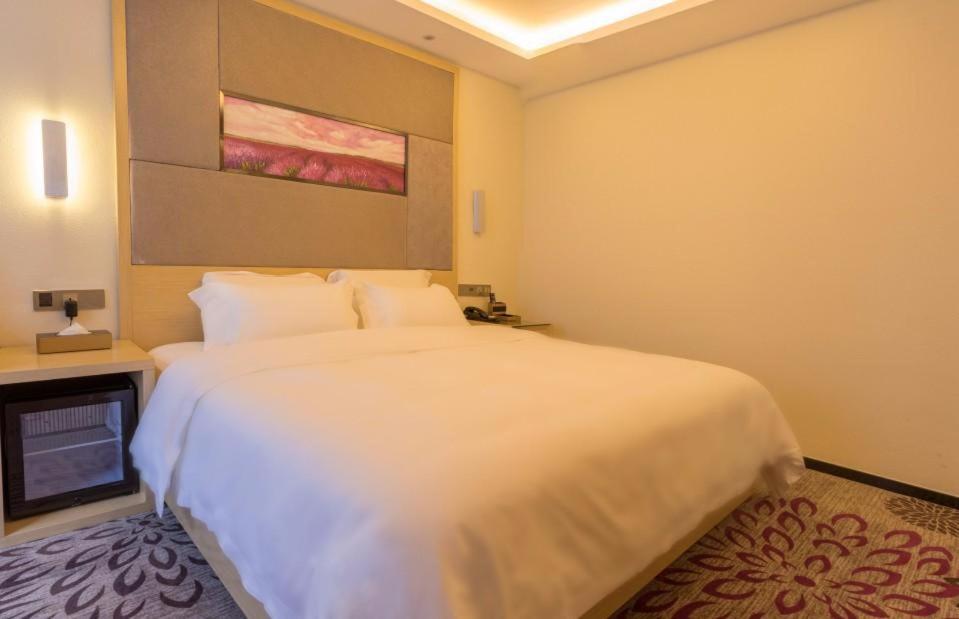 Lavande Hotel Luzhou Jiale Century City Екстер'єр фото